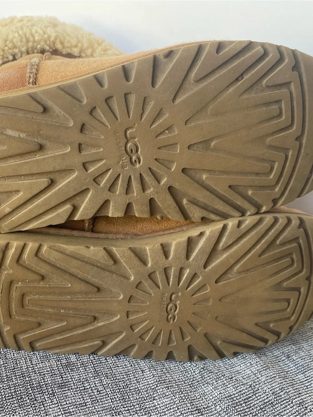 UGG Australia Classic Short Cuffable Shearling Boots Chestnut Women's Size 8